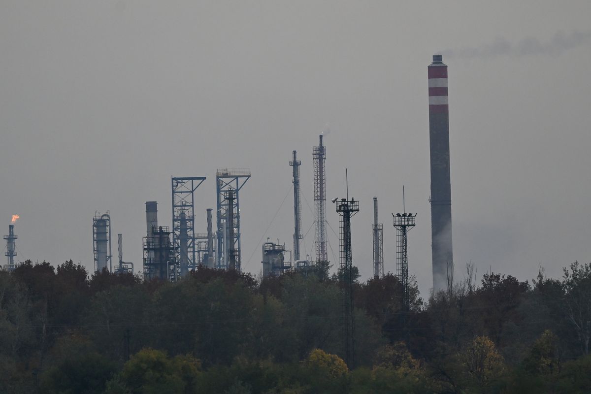 Mol: biztosított az üzemanyag-ellátás a százhalombattai tűz után