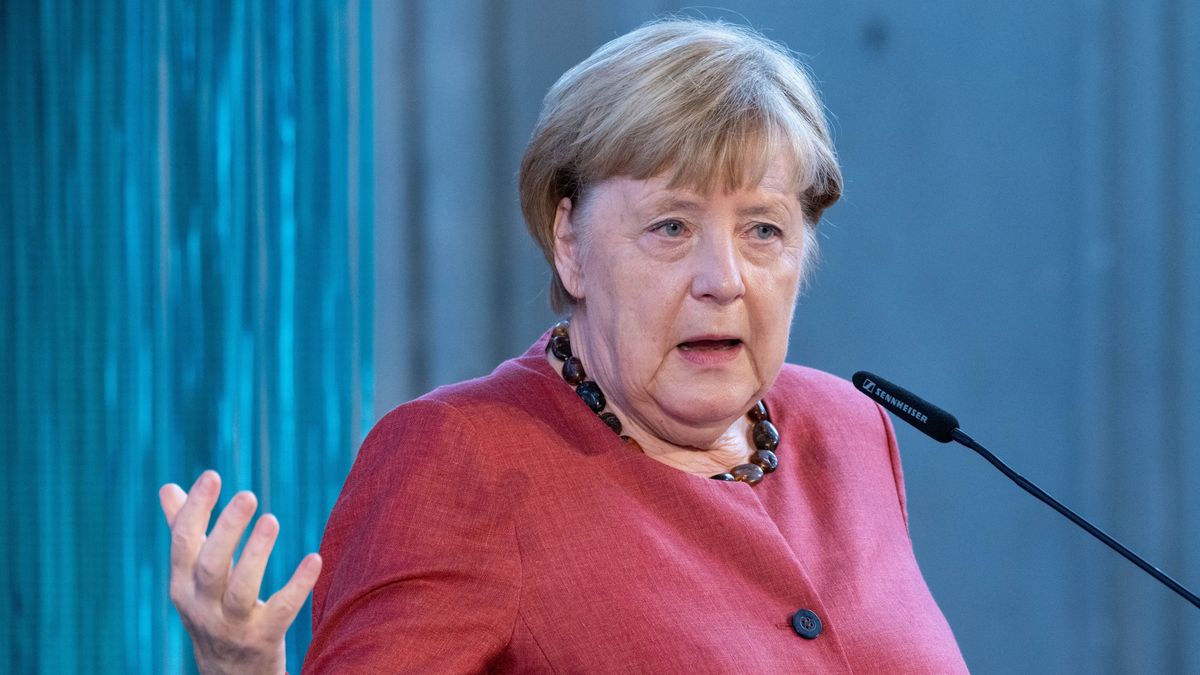 Angela Merkel  mossa kezeit: megnevezte, szerinte kik a felelősek a vérontásért