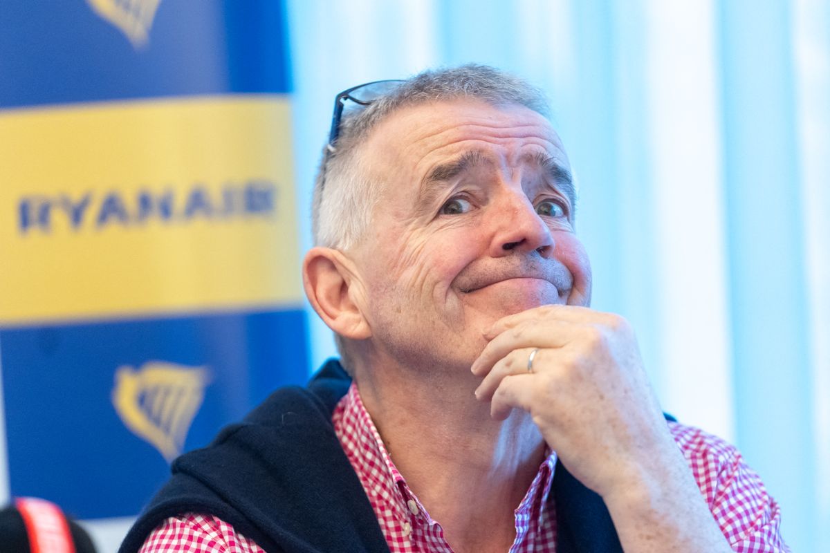 A világ legnépszerűbb fapados légitársasága nekiment a spanyol kormánynak – már EU-s szintekre emelkedett a kézipoggyász-háború