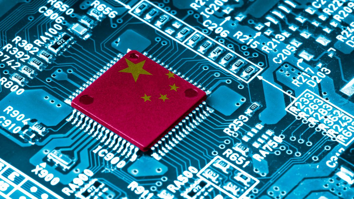 China,Flag,Print,Screen,On,Microchip,Processor,On,Electronic,Board Kína teljes erővel fellép az Nvidia csipjei ellen, célkeresztben az amerikai technológiai dominancia