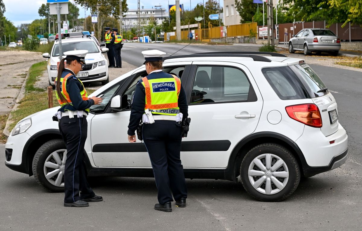 A régi jogosítványokat új típusú, bankkártya-formátumú vezetői engedélyek váltják fel.