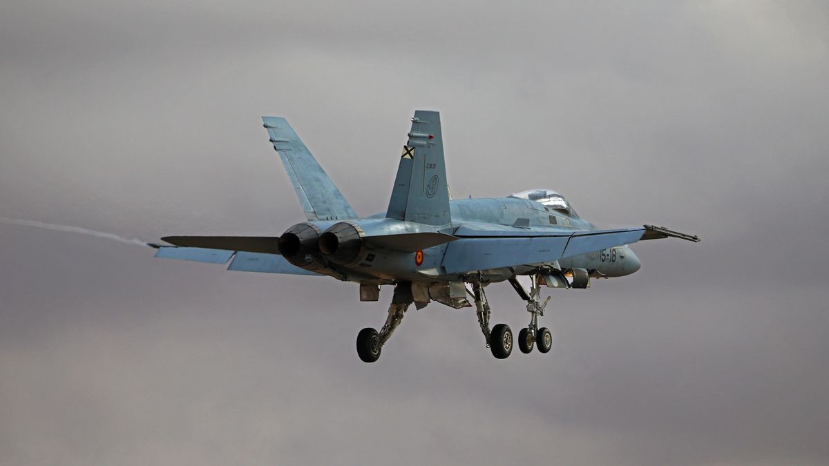 Ilyen nincs: 30 percen belül zuhant le ugyanott Amerika legendás vadászgépe és harci helikoptere, senki se tudja, hogyan történhetett – mindent elronthat Amerika és Kína között
 