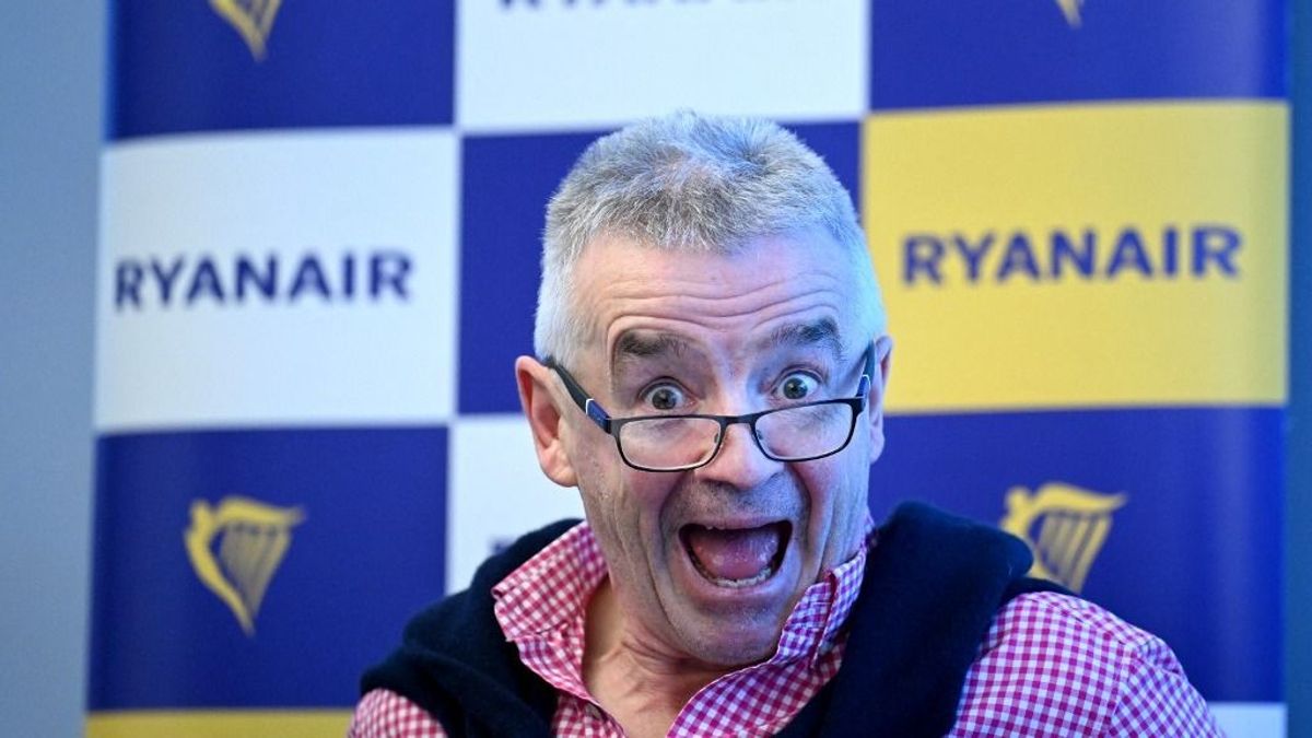 Ryanair „újítás": több tízezer forintot gombolhatnak le arról, aki nem figyel 