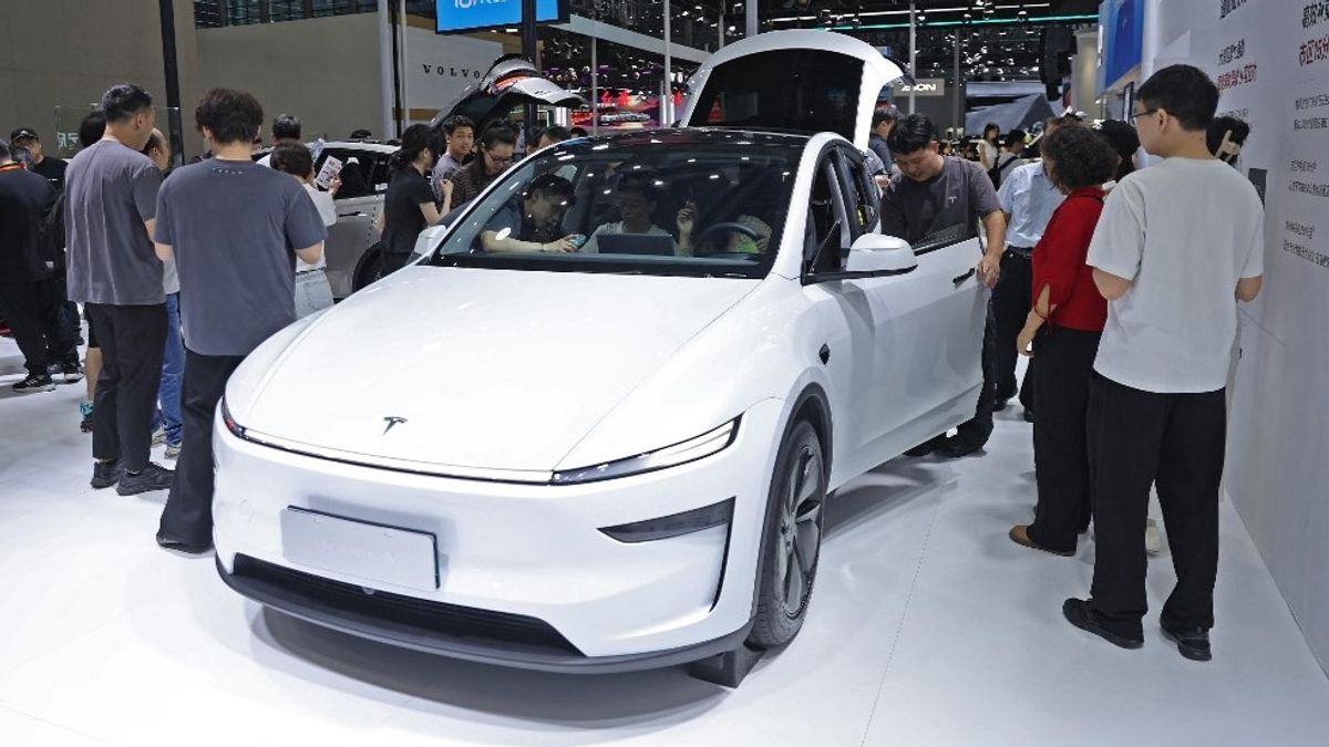 A Tesla még mélyebbre süllyedhet – már olyan autók terveit porolják le, amelyekbe kérdéses, hogy valaki beleül-e 