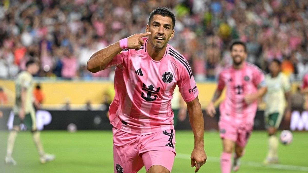 Messihez képest aprópénzért játszik, de így is évi félmilliárd forintért lövi a gólokat az immár 600 találatnál járó Luis Suárez 
