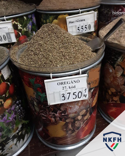 Minden második oregánó megbukott az NKFH nagyszabású célellenőrzésén. Hamisított és veszélyes fűszereket találtak a boltok polcain. 