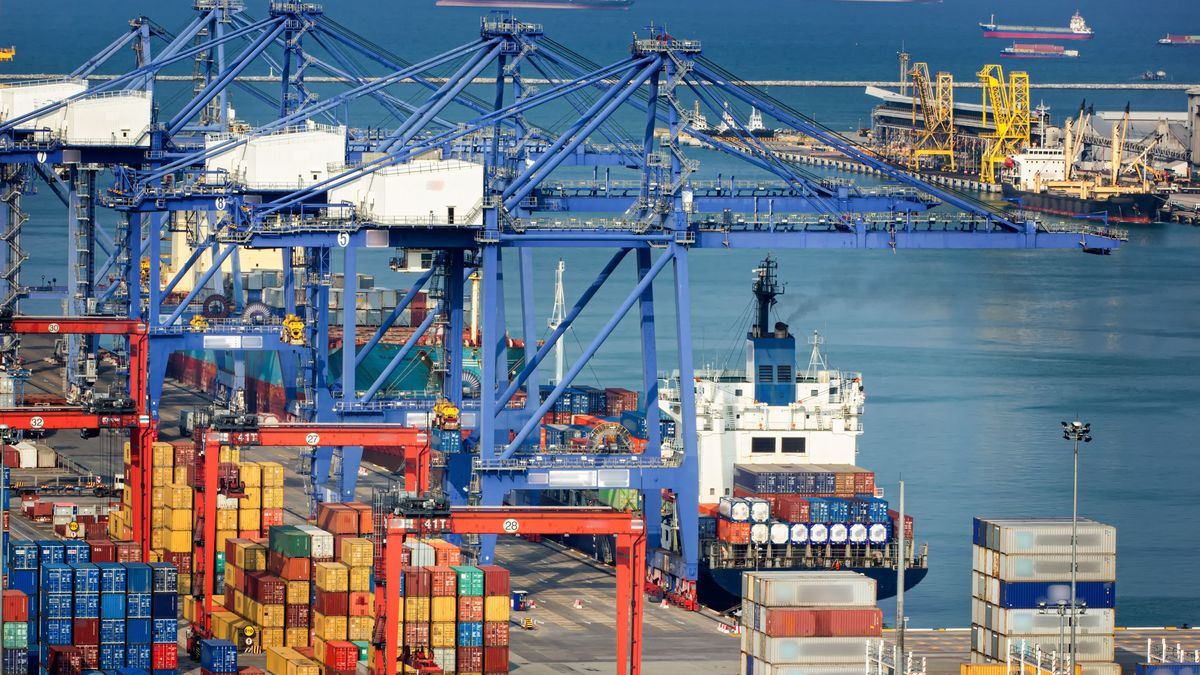 Landscape,From,Bird,View,Of,Cargo,Ships,Entering,One,Of,Délkelet-Ázsia