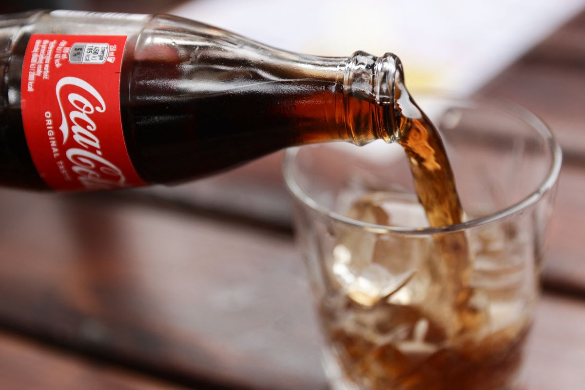 A Coca-Cola lezárja történelmi átalakulását – dollármilliárdokért adott túl utolsó palackozóüzemén