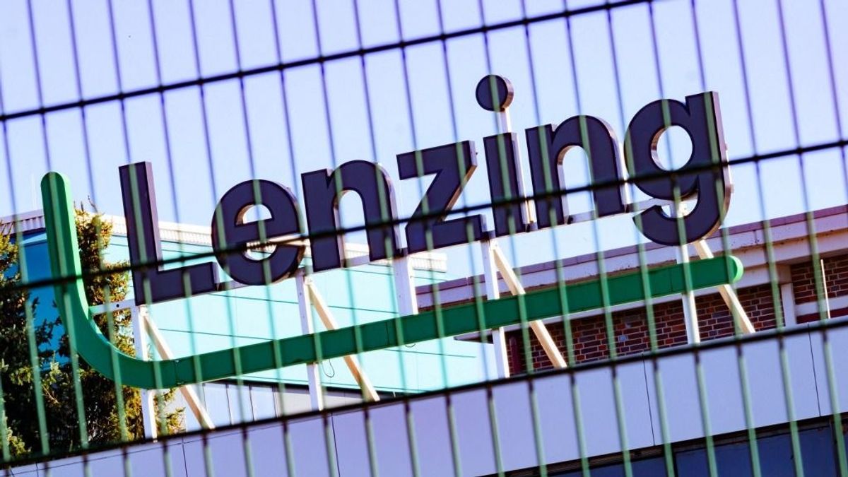 Fellázadtak az osztrák óriásgyár dolgozói, nem hagyják, hogy kirúgják őket: kivonultak az üzem udvarára, miközben a sorsukról döntöttek