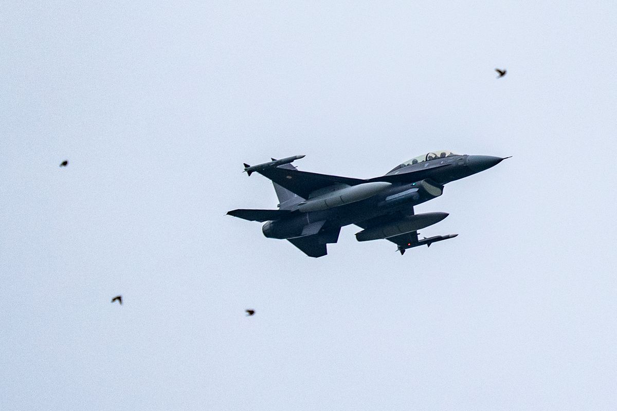 F-16
