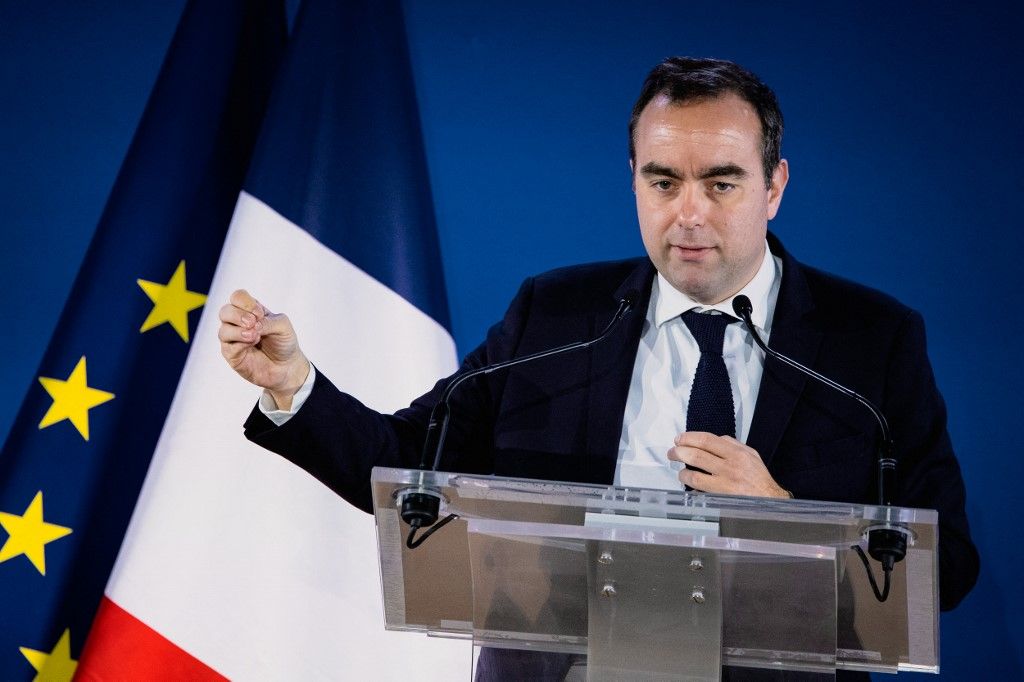 FRANCE-ARMY-LOYALTY-PLAN forint