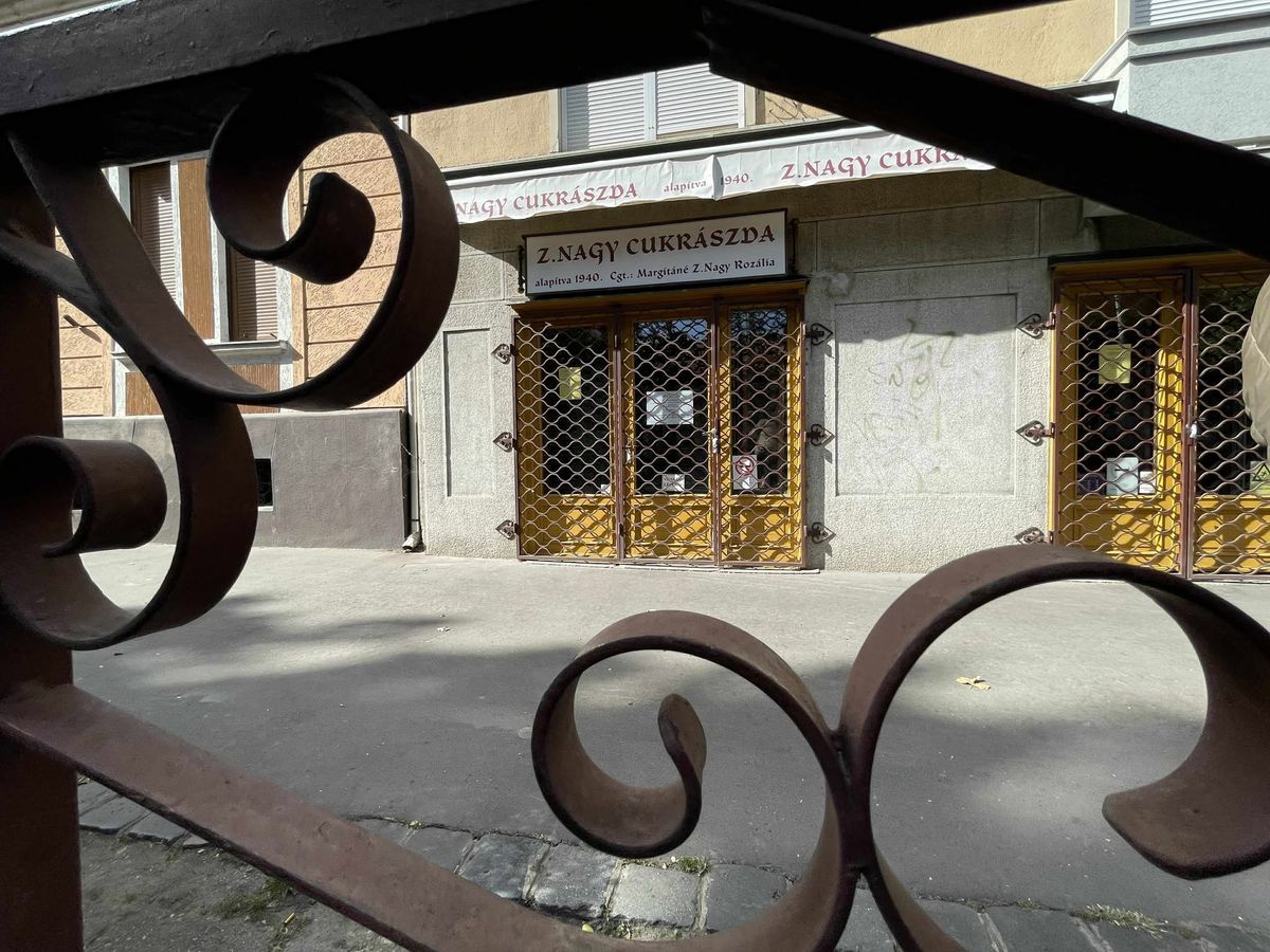 Nem kivételezett a NAV, lecsapott a legendás cukrászdára: csak egy tábla maradt az ajtón, teljesen váratlanul érte a százezeres vidéki várost Nem kivételezett a NAV, lecsapott a legendás Z. Nagy cukrászdára: teljesen váratlanul érte Szegedet cukrászda