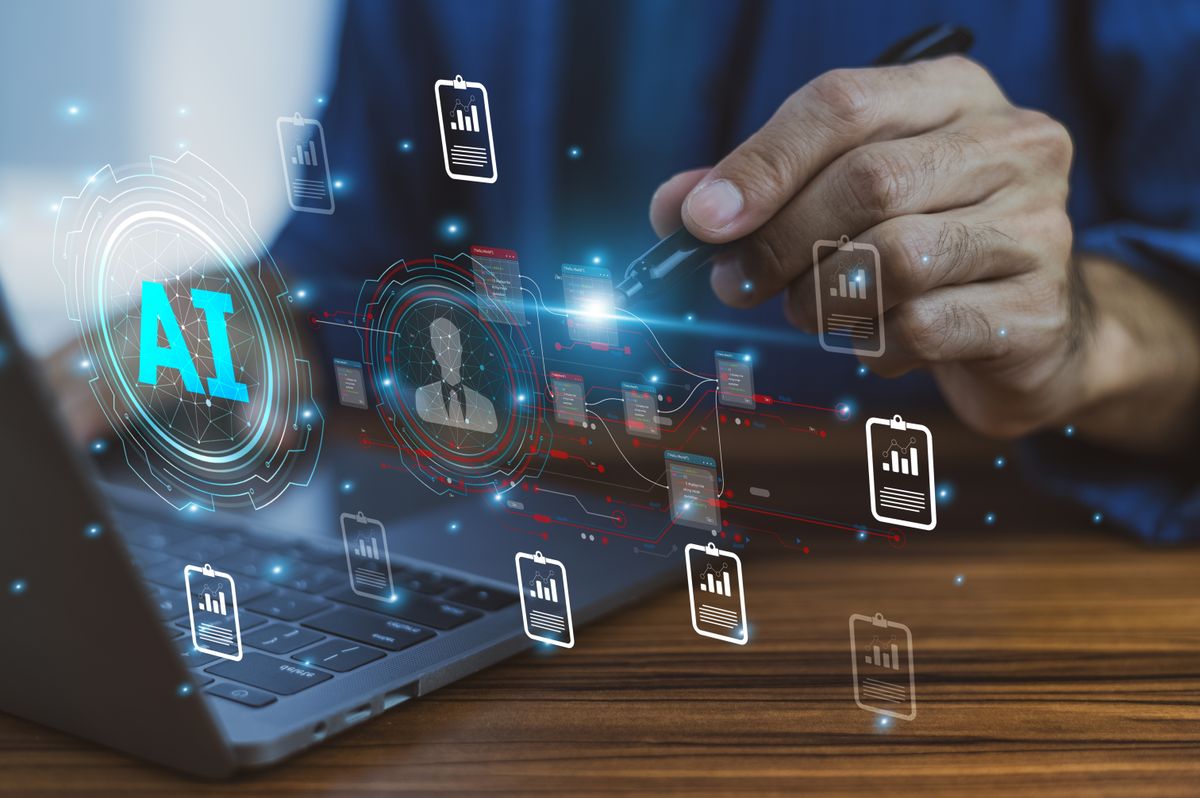Man,Using,Ai,Artificial,Intelligence,Technology,Ai,Assistant,Support,Remote Tanulmány: a mesterséges intelligencia mégse veszi el a munkát
