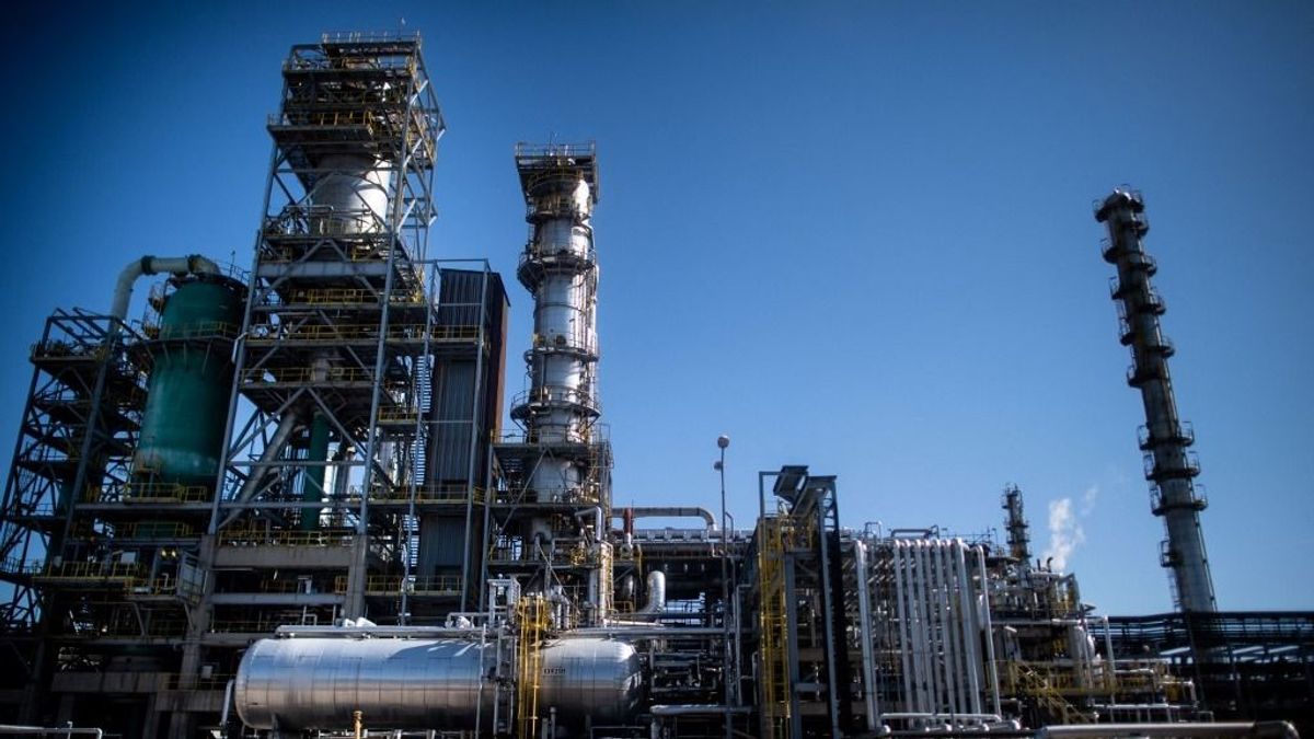 Kitört a botrány, a horvátok becsapták a Mol szlovák finomítóját: visszatartanak 90 ezer tonna kőolajat, veszélyben a régió – ennyit a Barátság vezeték kiváltásáról