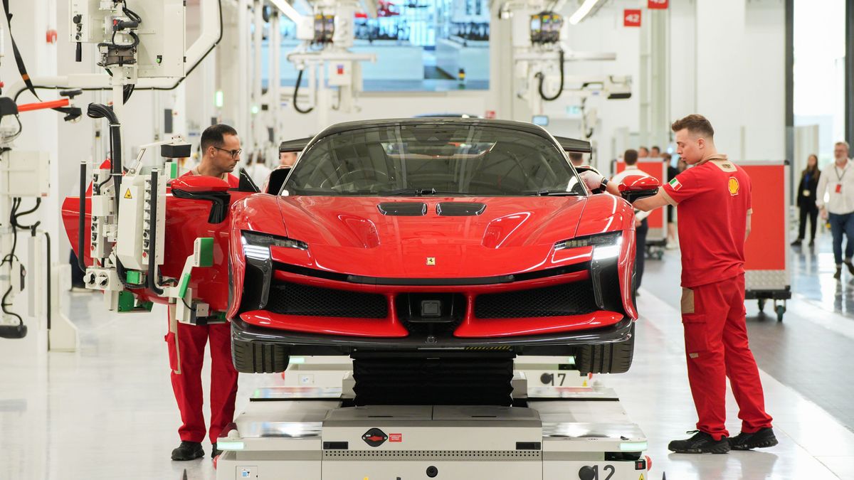 Ferrari: nem lesz semmi a korábbi tervből, brutálisan zuhannak a részvények