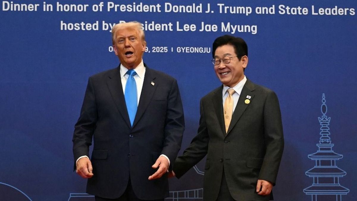 Fontos megállapodást jelentett be Trump: lezárta a vámháborút ázsiai szövetségesével – a két Koreát is kibékítené az elnök