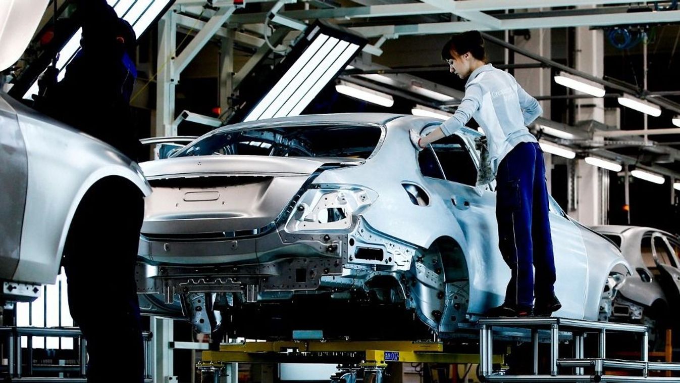 Mercedes-Benz's automobile factory in Moscow autó