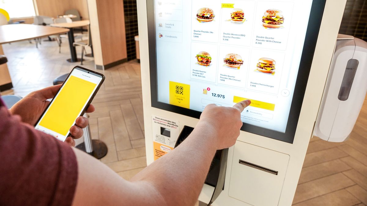A McDonald’s szabályossá tenné a tolakodást: nem az számít, ki ér oda előbb – ez hatalmas káoszhoz vezethet 