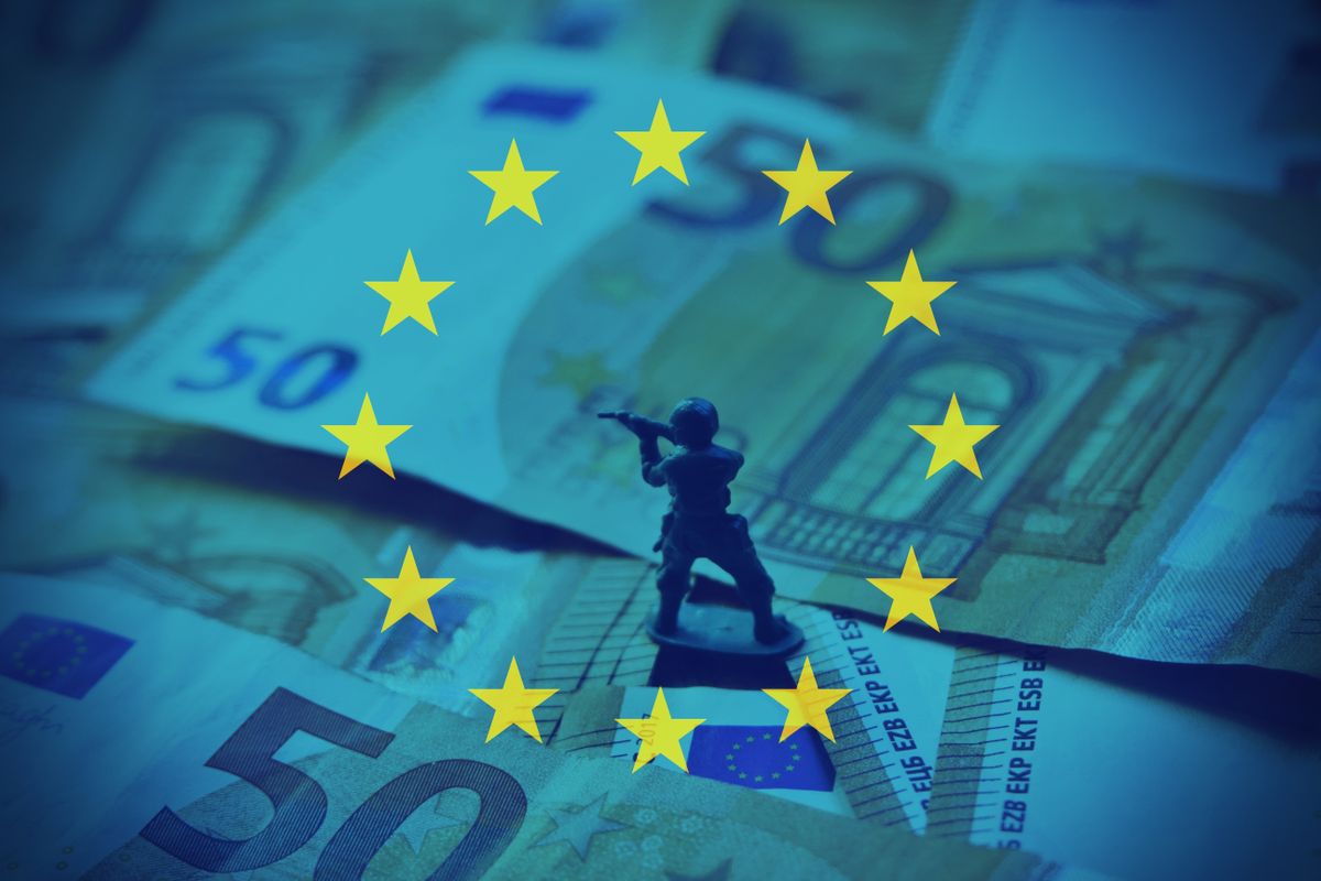 Toy,Soldier,On,Euro,Bills,Banknotes,With,The,European,Flag.