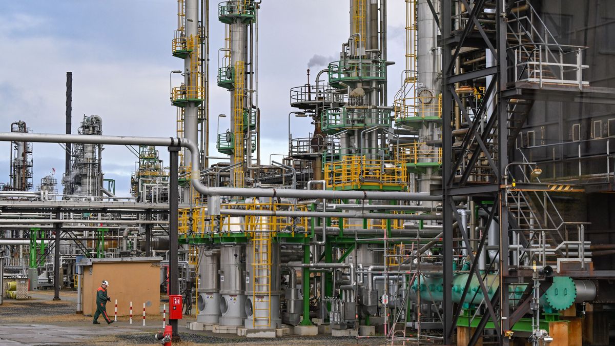 Németország a tűzzel játszik: elsőként államosíthatja Putyin egyik legnagyobb olajcégét – hiába figyelmeztetett az orosz állam a bosszúra?