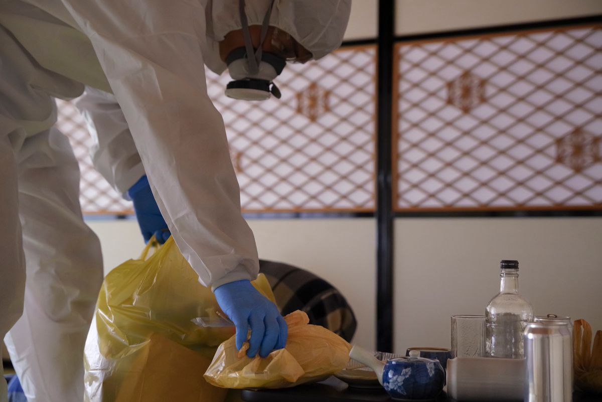 Protective,Clothing,Workers,At,The,Garbage,House,Cleaning,Site