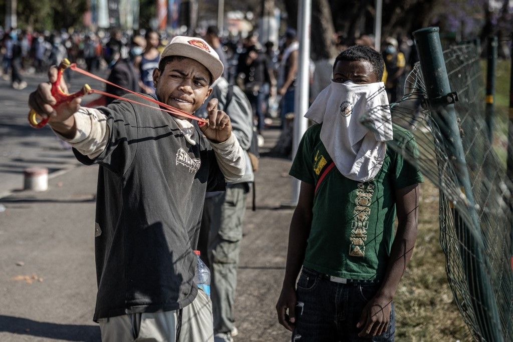 Madagaszkár forrong, akárcsak Benyovszky idejében, az elnököt elmenekítették a franciák