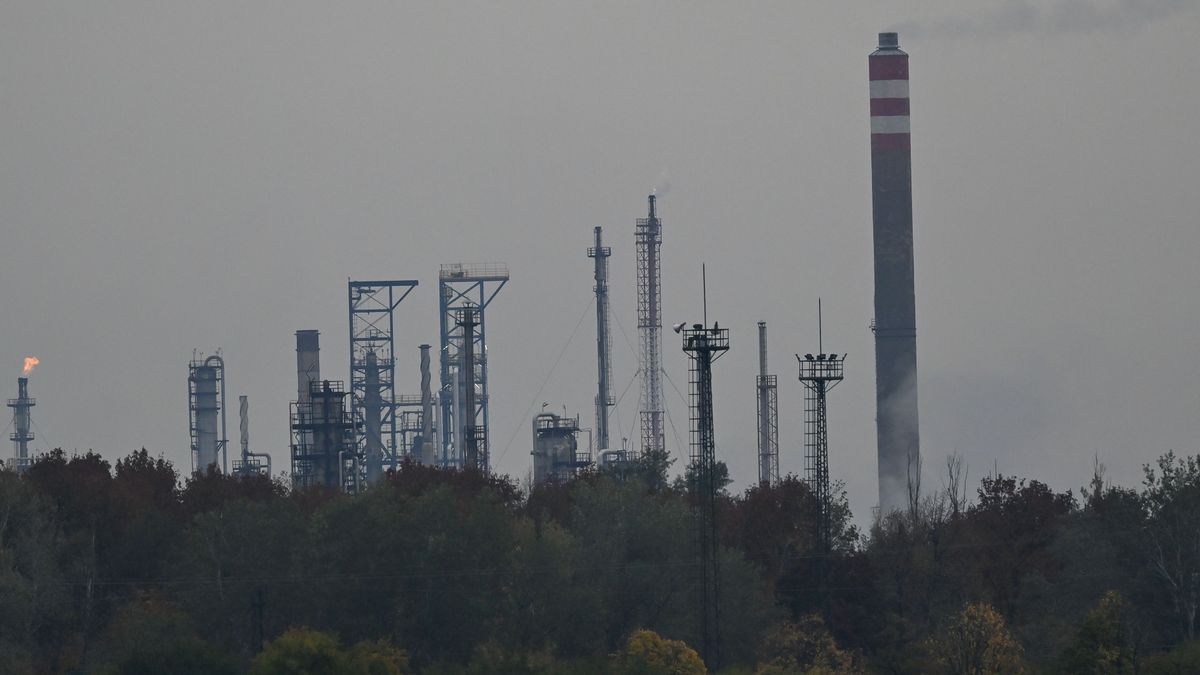 százhalombattai finomító tek