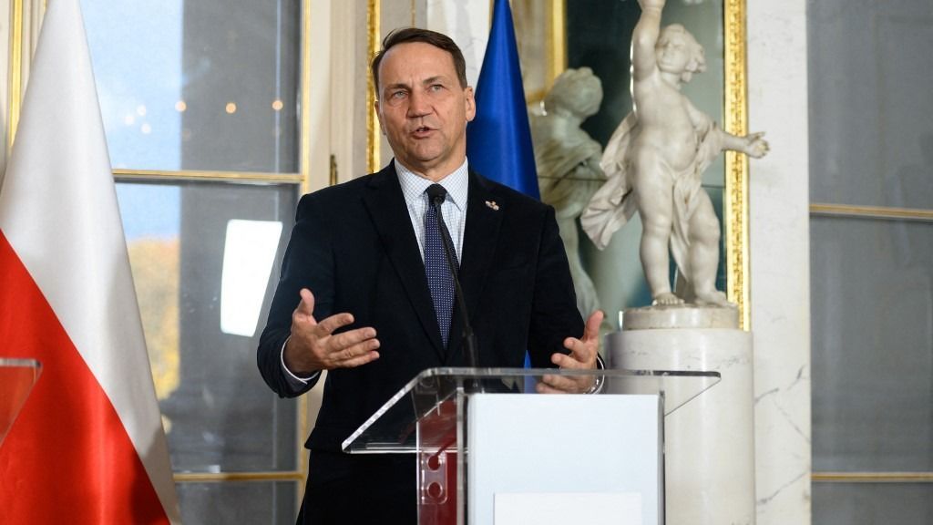 Radoslaw Sikorski Lengyelország
Nyilvánosan felszólították Magyarországot, hogy engedelmeskedjen Trumpnak: azonnal megérkezett a kijózanító válasz