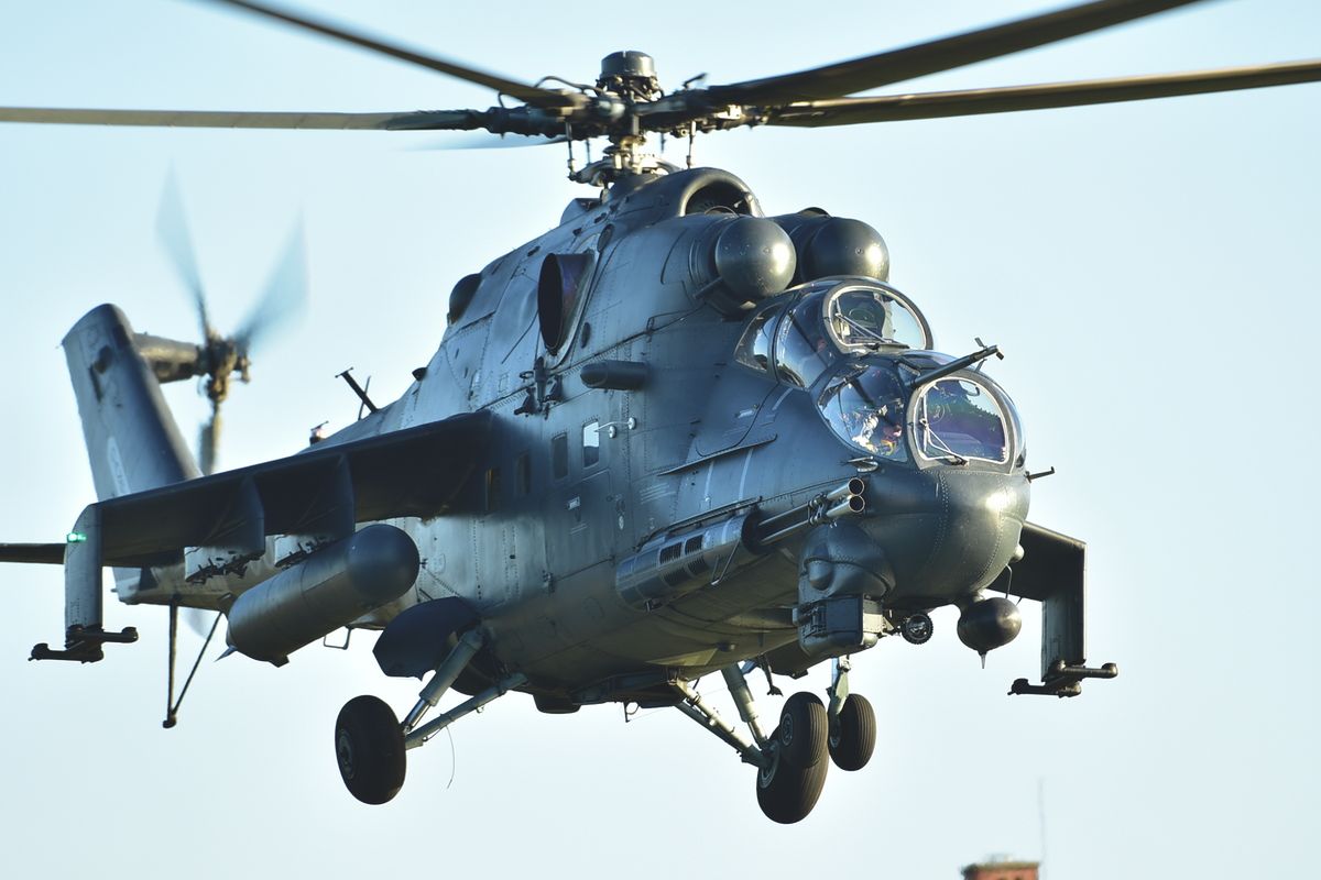 Ennyi volt: visszavonul a magyar hadsereg legendás harci helikoptere – videón az Mi-24 utolsó bevetése