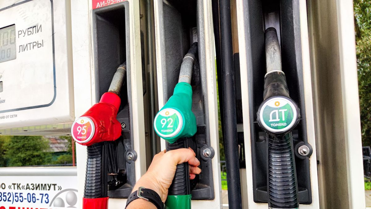 Dráma: már feleannyiba kerül az orosz üzemanyag, mint a magyar