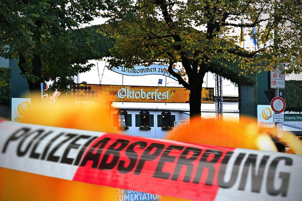 Due to bomb threats, terror, tűz, robbanás Oktoberfest will remain closed until at least 5 p.m. on October 1, 2025.