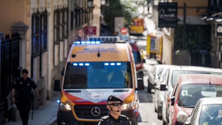 Összeomlott egy felújítás alatt álló épület Madridban, többen meghaltak