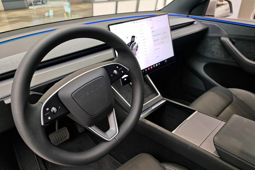 Tesla's Model Y L SUV attracts customers in Shanghai