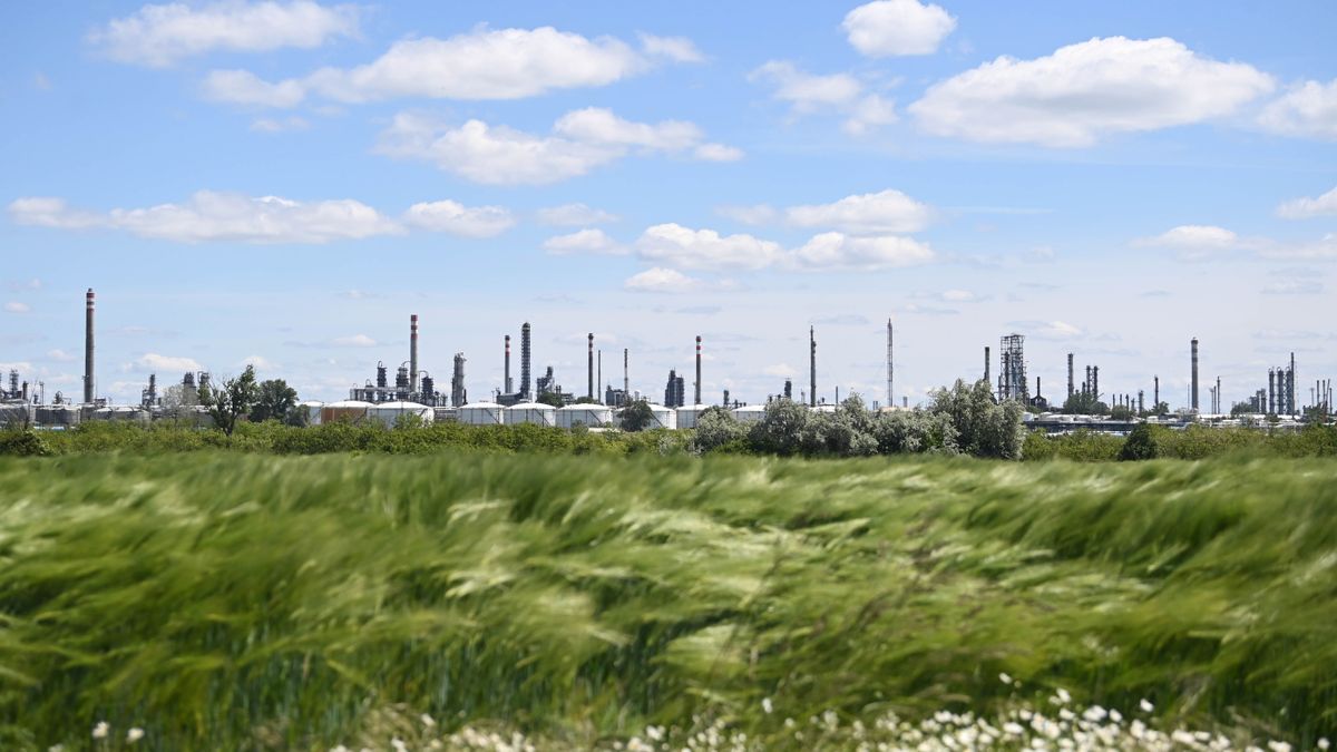 Finomítói tűz: nyilvánosságra hozták a katasztrófavédelem méréseit a levegő szennyezettségéről – itt van a hivatalos eredmény 