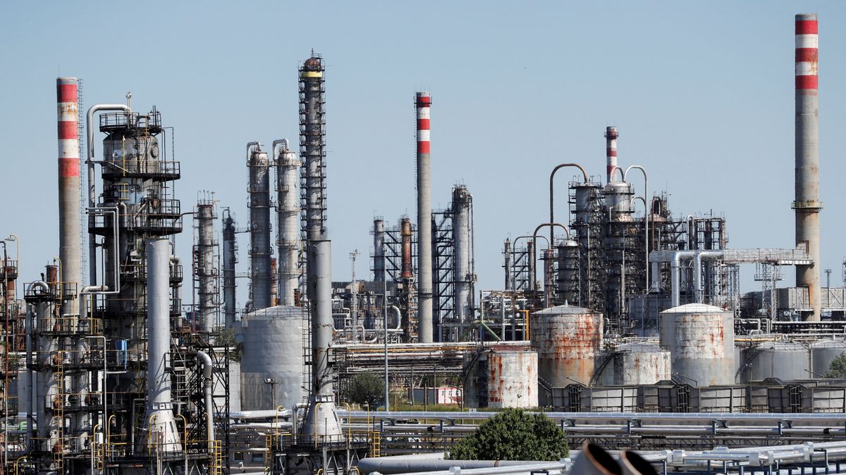 A general view of Hungarian MOL Group's Danube Refinery in Szazhalombatta