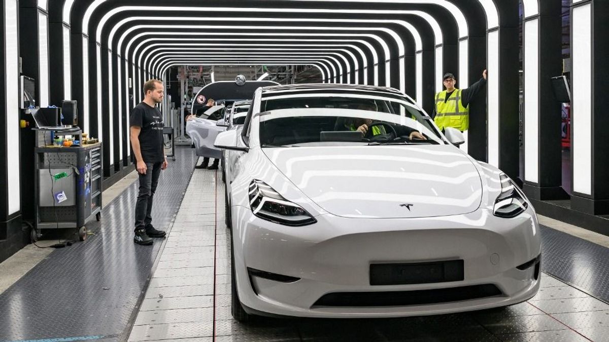 Túlélheti-e az öldöklő villanyautópiaci versenyt a Tesla mindössze két modellel? 