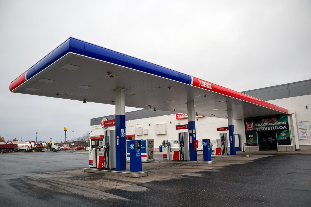 Gazdag EU-s országot talált telibe Amerika oroszok elleni szankciója: máris üzemanyaghiány fenyeget, zárnak be a benzinkutak