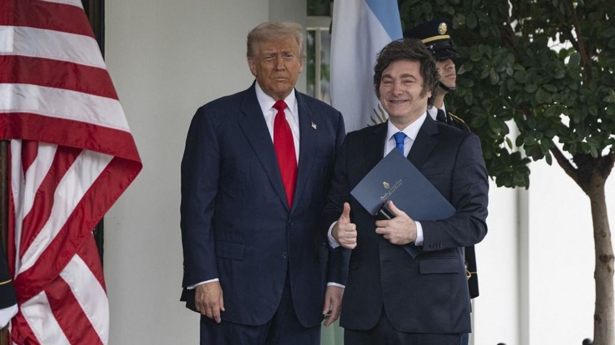 Trump egyenesen megmondta a világ egyik legnagyobb országának: ad nekik pénzt, hogy ne omoljanak össze, de ha rosszul döntenek a közelgő választáson, akkor ennek vége 