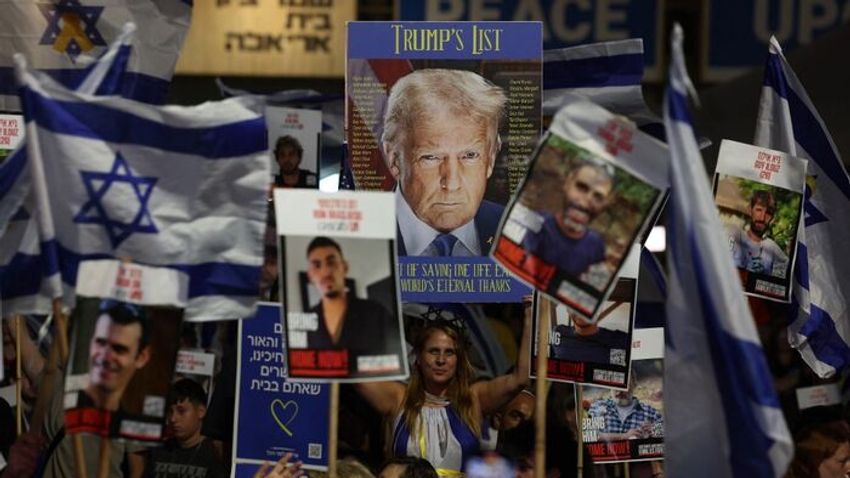 Képeken a történelmi pillanatok: elengedi az izraeli túszokat a Hamász, a magyarok is fellélegezhetnek