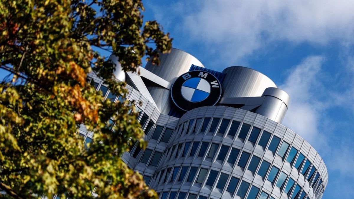 Halálos harcot vív a Debrecenben gyárat építő BMW a Kecskeméten gyárat építő Mercedesszel: nagyon úgy tűnik, hogy csak egy maradhat – most jön a döntő ütközet