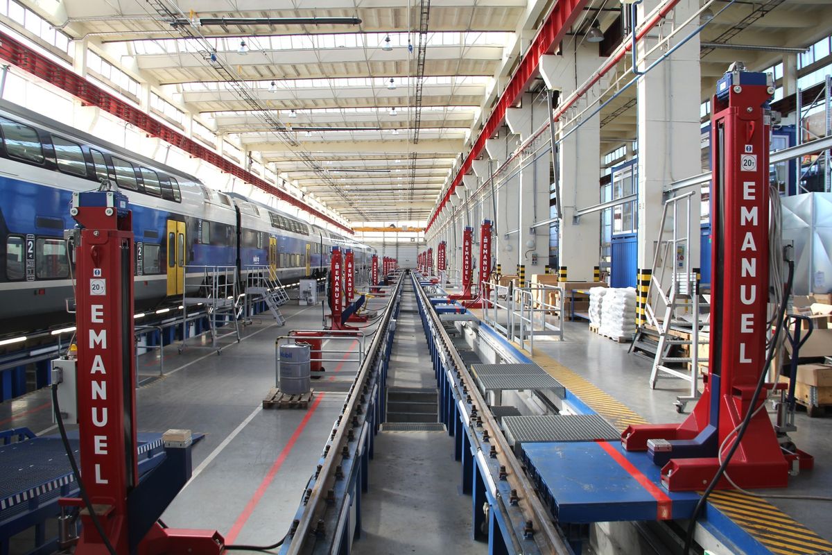 Rendkívüli: soha nem látott üzletet kötött Magyarország nagy bajba került vonatgyára – európai vasúttársaság vesz tőle szerelvényeket