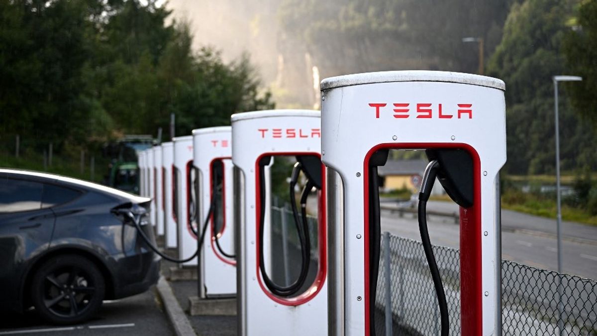 Norvégia meglepő okból elveszi az elektromos autók áfamentességét 
