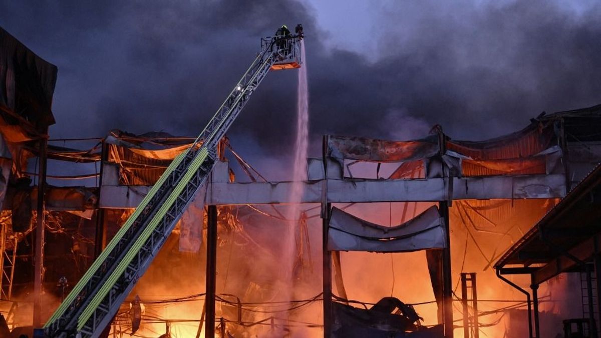 Ez új szint: porig bombázták az oroszok Ukrajna egyik legfontosabb gyógyszerraktárját – 100 millió dollárnyi készítmény égett el