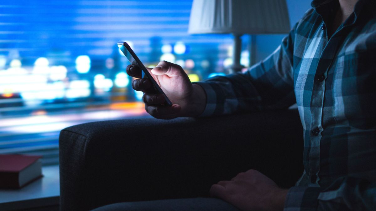 Amennyiben az érintettek nem cserélik ki a SIM-kártyát a megadott határidőig, akkor a régi SIM használatával ezt követően már nem lesz elérhető számukra a szolgáltatás. Fotó: Tero Vesalainen / shutterstock