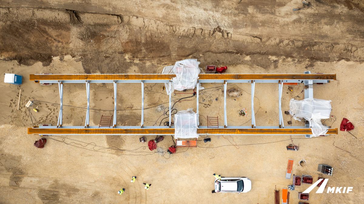 Bemutatjuk, hogy épülnek az M1-es autópálya új hídjai