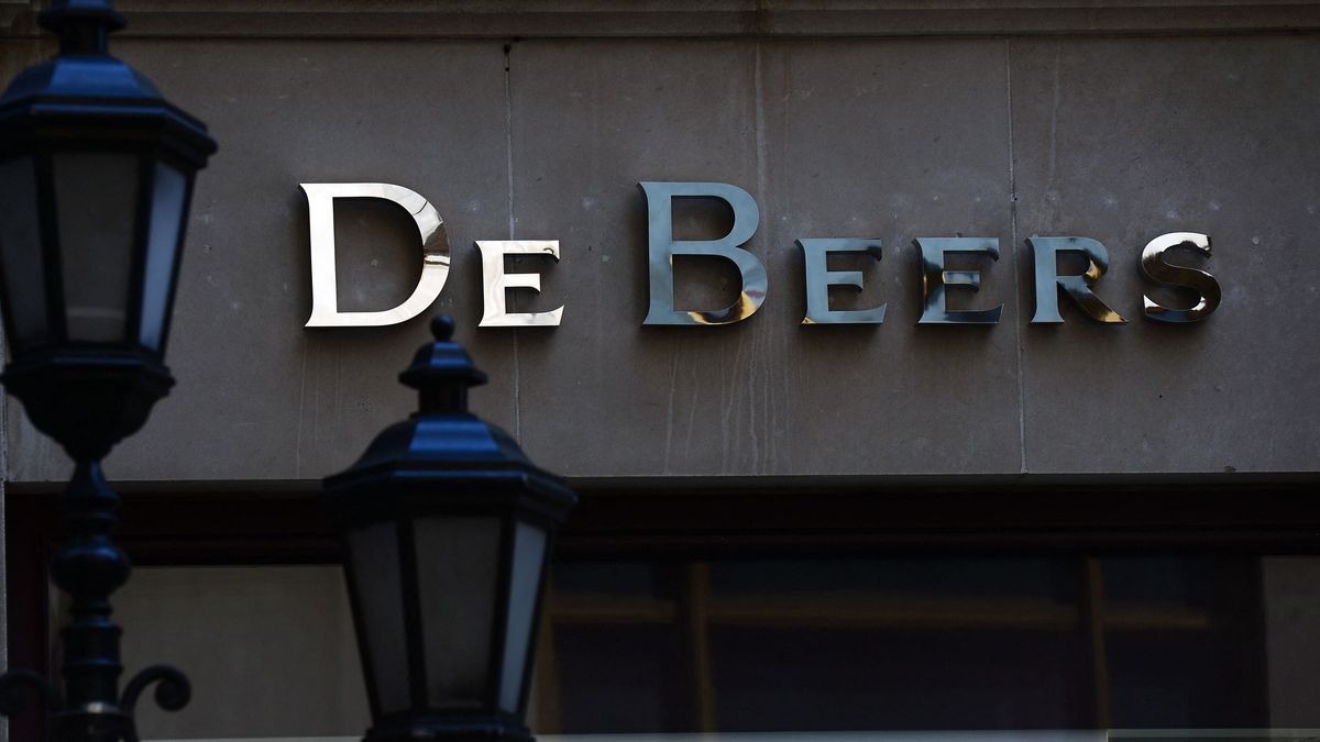 De Beers: egyre többen fenik a fogukat a világ egyik legnagyobb gyémántteremlőjére 