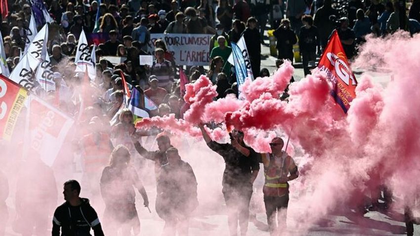 Demonstráció Franciaországban, orosz légitámadás Kijevben, Bualoi tájfun a hét legizgalmasabb képein