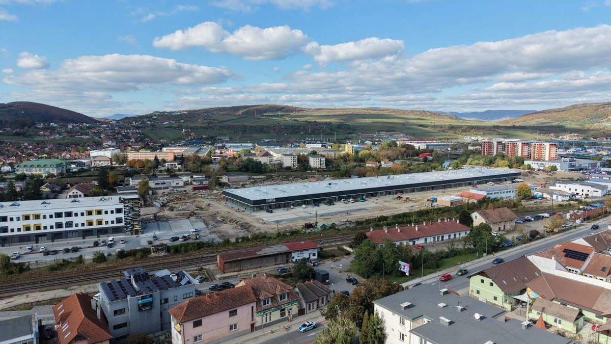 Kiakadt a polgármester: hatalmas pláza épül a városban, de román nyelven hirdetik az új állásokat – figyelmeztette a székelyudvarhelyi lakososokat 