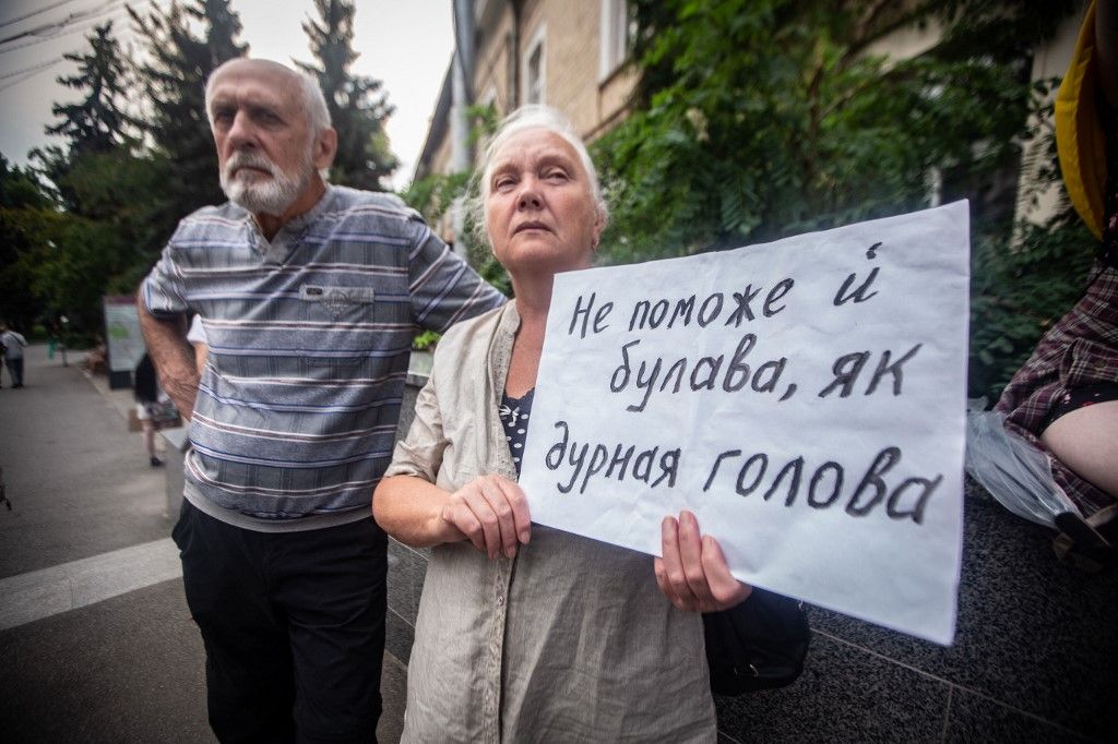 Ukrajna támogatása: az uniós milliárdok rendületlenül mennek, ellopják, az ukránok felháborodnak és tüntetnek, Zelenszkij pedig – megérti