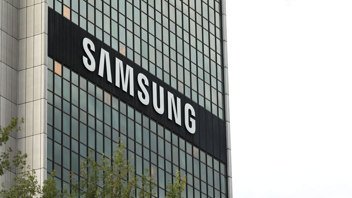 Daily Life In Warsaw samsung sdi